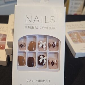 DIY Nail Art Set with Bow and Argyle Design